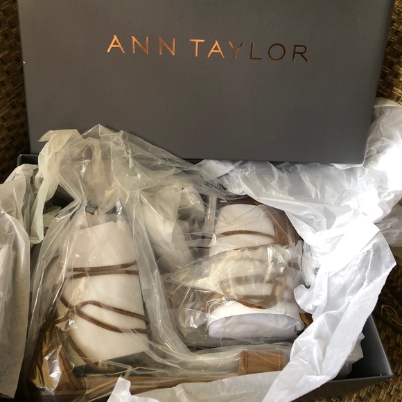 NWT Ann Taylor Suede Astrid Laceup Sandals Sz 8.5 - Picture 7 of 8